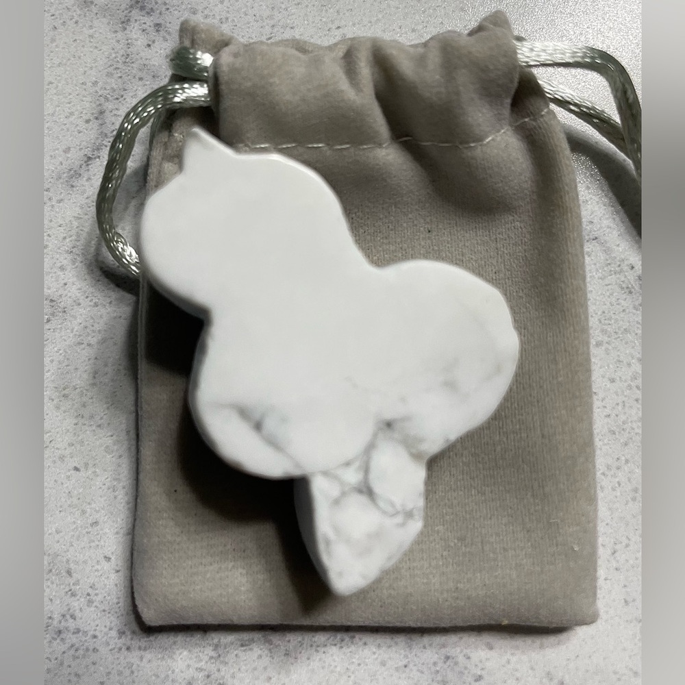Howlite Snake w/pouch - Picture 5 of 5